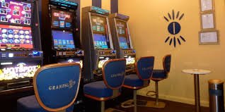 Live casino dengan dealer profesional memberikan sensasi nyata pada layar Anda
